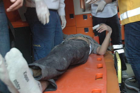 Van bugün saat 13.41'de Richter ölçeğine göre 7,2 büyüklüğünde Van merkezli depremle sarsıldı. 