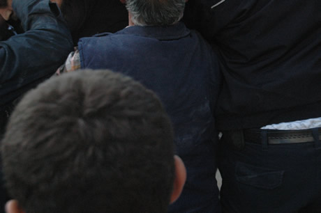 Van bugün saat 13.41'de Richter ölçeğine göre 7,2 büyüklüğünde Van merkezli depremle sarsıldı. 