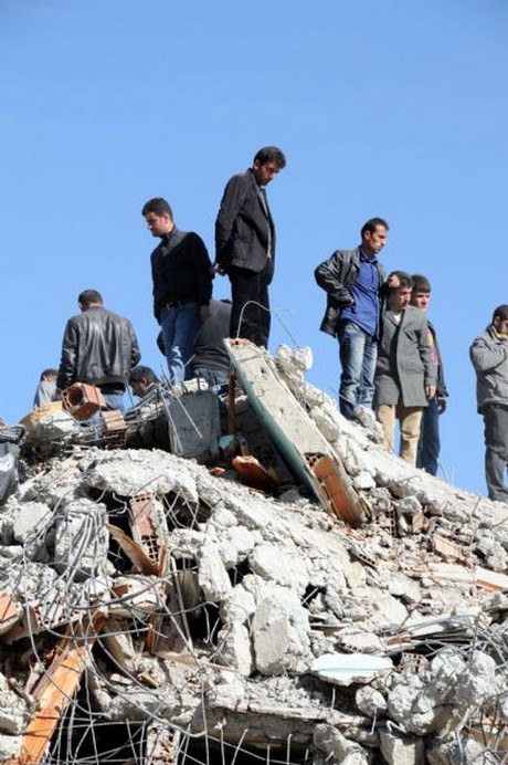 Deprem bölgesinde sabah saatleri 
