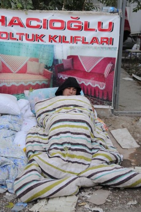 Deprem bölgesinde sabah saatleri 
