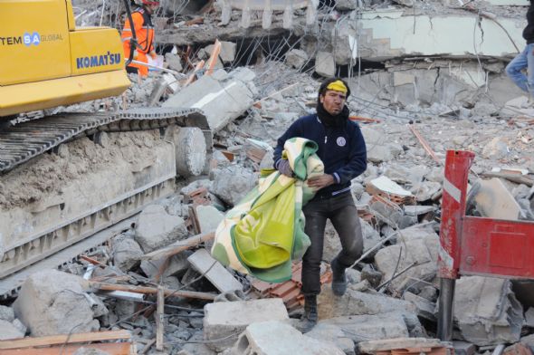 Deprem bölgesinde sabah saatleri 
