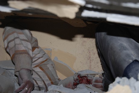 7.2 büyüklüğündeki depremle sarsılan Van'ın Erciş İlçesi'nde yürekleri dağlayan bir tablo ortaya çıktı. 