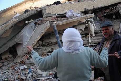 7.2 büyüklüğündeki depremle sarsılan Van'ın Erciş İlçesi'nde yürekleri dağlayan bir tablo ortaya çıktı. 