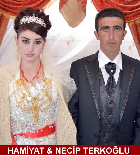 Hakkari'nin Yüksekova ilçesinde 22-23-10.2011 Ekim Dünya evine giren bazı çiftlerimizi sizler için sayfamıza taşıdık. Yüksekova Güncel ailesi olarak tüm çiftlerimize mutluluklar dileriz.