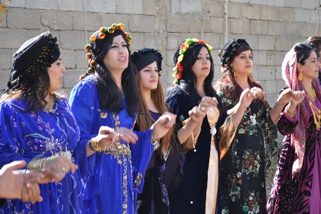 Hakkari'nin Yüksekova ilçesinde 22-23-10.2011 Ekim Dünya evine giren bazı çiftlerimizi sizler için sayfamıza taşıdık. Yüksekova Güncel ailesi olarak tüm çiftlerimize mutluluklar dileriz.