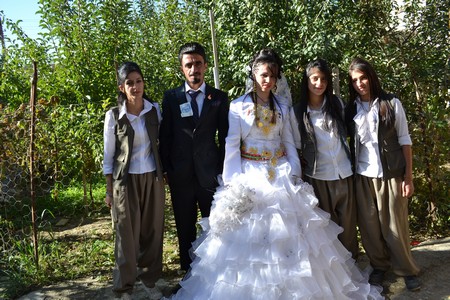 Hakkari'nin Yüksekova ilçesinde 22-23-10.2011 Ekim Dünya evine giren bazı çiftlerimizi sizler için sayfamıza taşıdık. Yüksekova Güncel ailesi olarak tüm çiftlerimize mutluluklar dileriz.