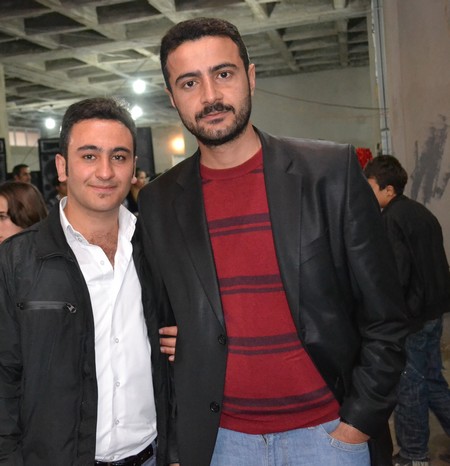 Hakkari'nin Yüksekova ilçesinde 22-23-10.2011 Ekim Dünya evine giren bazı çiftlerimizi sizler için sayfamıza taşıdık. Yüksekova Güncel ailesi olarak tüm çiftlerimize mutluluklar dileriz.