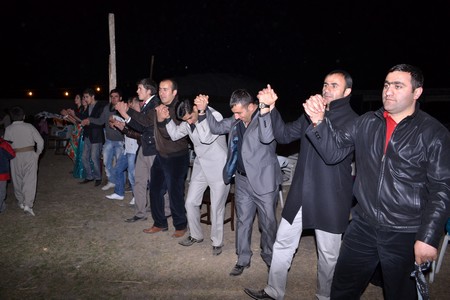 Hakkari'nin Yüksekova ilçesinde 22-23-10.2011 Ekim Dünya evine giren bazı çiftlerimizi sizler için sayfamıza taşıdık. Yüksekova Güncel ailesi olarak tüm çiftlerimize mutluluklar dileriz.