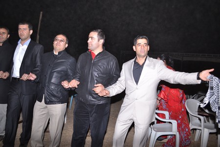 Hakkari'nin Yüksekova ilçesinde 22-23-10.2011 Ekim Dünya evine giren bazı çiftlerimizi sizler için sayfamıza taşıdık. Yüksekova Güncel ailesi olarak tüm çiftlerimize mutluluklar dileriz.