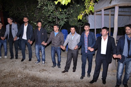 Hakkari'nin Yüksekova ilçesinde 22-23-10.2011 Ekim Dünya evine giren bazı çiftlerimizi sizler için sayfamıza taşıdık. Yüksekova Güncel ailesi olarak tüm çiftlerimize mutluluklar dileriz.