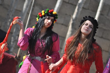 Hakkari'nin Yüksekova ilçesinde 22-23-10.2011 Ekim Dünya evine giren bazı çiftlerimizi sizler için sayfamıza taşıdık. Yüksekova Güncel ailesi olarak tüm çiftlerimize mutluluklar dileriz.