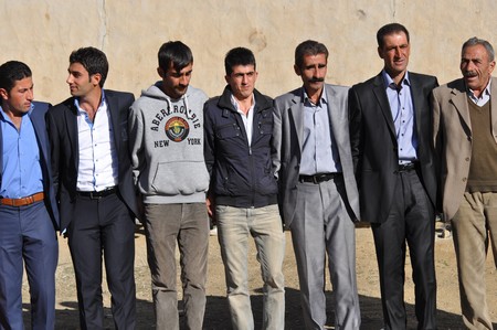 Hakkari'nin Yüksekova ilçesinde 22-23-10.2011 Ekim Dünya evine giren bazı çiftlerimizi sizler için sayfamıza taşıdık. Yüksekova Güncel ailesi olarak tüm çiftlerimize mutluluklar dileriz.