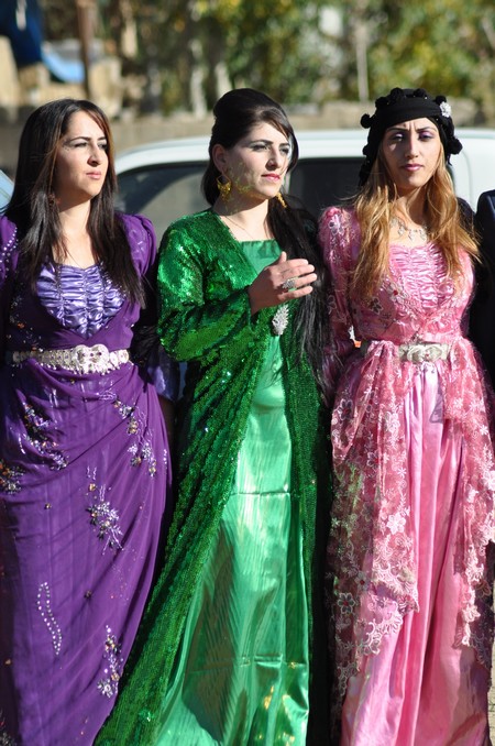 Hakkari'nin Yüksekova ilçesinde 22-23-10.2011 Ekim Dünya evine giren bazı çiftlerimizi sizler için sayfamıza taşıdık. Yüksekova Güncel ailesi olarak tüm çiftlerimize mutluluklar dileriz.