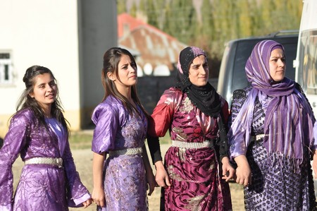 Hakkari'nin Yüksekova ilçesinde 22-23-10.2011 Ekim Dünya evine giren bazı çiftlerimizi sizler için sayfamıza taşıdık. Yüksekova Güncel ailesi olarak tüm çiftlerimize mutluluklar dileriz.