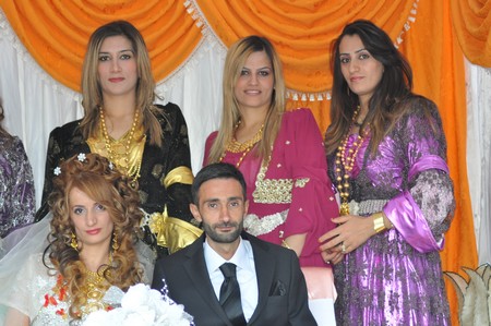 Hakkari'nin Yüksekova ilçesinde 22-23-10.2011 Ekim Dünya evine giren bazı çiftlerimizi sizler için sayfamıza taşıdık. Yüksekova Güncel ailesi olarak tüm çiftlerimize mutluluklar dileriz.