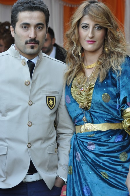 Hakkari'nin Yüksekova ilçesinde 22-23-10.2011 Ekim Dünya evine giren bazı çiftlerimizi sizler için sayfamıza taşıdık. Yüksekova Güncel ailesi olarak tüm çiftlerimize mutluluklar dileriz.