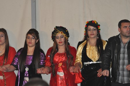 Hakkari'nin Yüksekova ilçesinde 22-23-10.2011 Ekim Dünya evine giren bazı çiftlerimizi sizler için sayfamıza taşıdık. Yüksekova Güncel ailesi olarak tüm çiftlerimize mutluluklar dileriz.