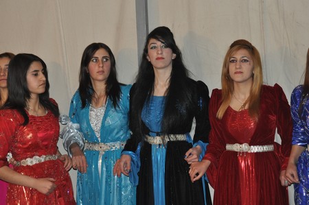 Hakkari'nin Yüksekova ilçesinde 22-23-10.2011 Ekim Dünya evine giren bazı çiftlerimizi sizler için sayfamıza taşıdık. Yüksekova Güncel ailesi olarak tüm çiftlerimize mutluluklar dileriz.