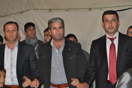 Hakkari'nin Yüksekova ilçesinde 22-23-10.2011 Ekim Dünya evine giren bazı çiftlerimizi sizler için sayfamıza taşıdık. Yüksekova Güncel ailesi olarak tüm çiftlerimize mutluluklar dileriz.