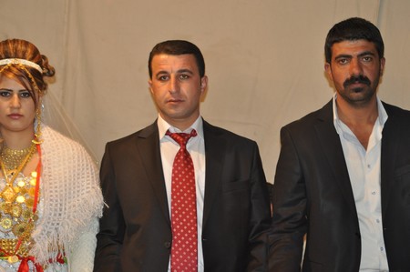 Hakkari'nin Yüksekova ilçesinde 22-23-10.2011 Ekim Dünya evine giren bazı çiftlerimizi sizler için sayfamıza taşıdık. Yüksekova Güncel ailesi olarak tüm çiftlerimize mutluluklar dileriz.