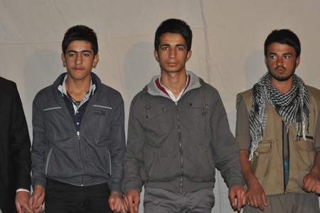 Hakkari'nin Yüksekova ilçesinde 22-23-10.2011 Ekim Dünya evine giren bazı çiftlerimizi sizler için sayfamıza taşıdık. Yüksekova Güncel ailesi olarak tüm çiftlerimize mutluluklar dileriz.