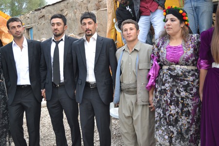 Hakkari'nin Yüksekova ilçesinde 22-23-10.2011 Ekim Dünya evine giren bazı çiftlerimizi sizler için sayfamıza taşıdık. Yüksekova Güncel ailesi olarak tüm çiftlerimize mutluluklar dileriz.