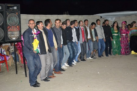 Hakkari'nin Yüksekova ilçesinde 22-23-10.2011 Ekim Dünya evine giren bazı çiftlerimizi sizler için sayfamıza taşıdık. Yüksekova Güncel ailesi olarak tüm çiftlerimize mutluluklar dileriz.