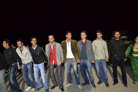 Hakkari'nin Yüksekova ilçesinde 22-23-10.2011 Ekim Dünya evine giren bazı çiftlerimizi sizler için sayfamıza taşıdık. Yüksekova Güncel ailesi olarak tüm çiftlerimize mutluluklar dileriz.