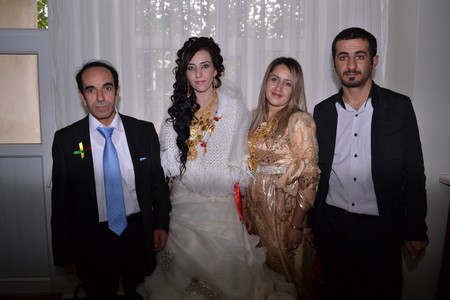 Hakkari'nin Yüksekova ilçesinde 22-23-10.2011 Ekim Dünya evine giren bazı çiftlerimizi sizler için sayfamıza taşıdık. Yüksekova Güncel ailesi olarak tüm çiftlerimize mutluluklar dileriz.