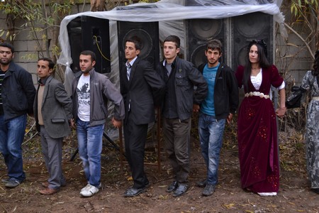 Hakkari'nin Yüksekova ilçesinde 22-23-10.2011 Ekim Dünya evine giren bazı çiftlerimizi sizler için sayfamıza taşıdık. Yüksekova Güncel ailesi olarak tüm çiftlerimize mutluluklar dileriz.