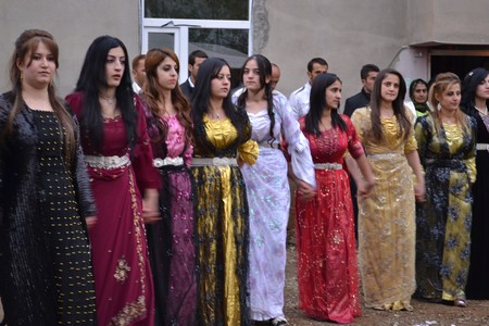 Hakkari'nin Yüksekova ilçesinde 22-23-10.2011 Ekim Dünya evine giren bazı çiftlerimizi sizler için sayfamıza taşıdık. Yüksekova Güncel ailesi olarak tüm çiftlerimize mutluluklar dileriz.