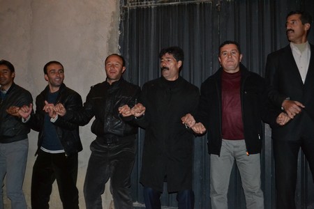 Hakkari'nin Yüksekova ilçesinde 22-23-10.2011 Ekim Dünya evine giren bazı çiftlerimizi sizler için sayfamıza taşıdık. Yüksekova Güncel ailesi olarak tüm çiftlerimize mutluluklar dileriz.