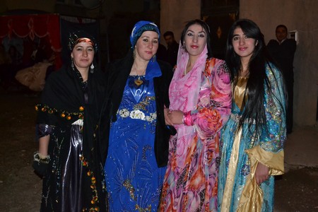 Hakkari'nin Yüksekova ilçesinde 22-23-10.2011 Ekim Dünya evine giren bazı çiftlerimizi sizler için sayfamıza taşıdık. Yüksekova Güncel ailesi olarak tüm çiftlerimize mutluluklar dileriz.