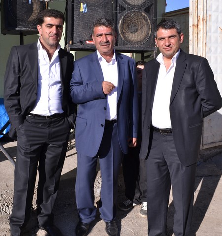 Hakkari'nin Yüksekova ilçesinde 22-23-10.2011 Ekim Dünya evine giren bazı çiftlerimizi sizler için sayfamıza taşıdık. Yüksekova Güncel ailesi olarak tüm çiftlerimize mutluluklar dileriz.