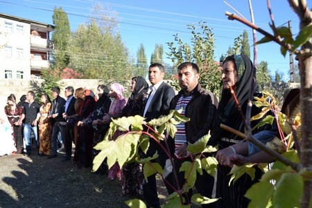 Hakkari'nin Yüksekova ilçesinde 22-23-10.2011 Ekim Dünya evine giren bazı çiftlerimizi sizler için sayfamıza taşıdık. Yüksekova Güncel ailesi olarak tüm çiftlerimize mutluluklar dileriz.