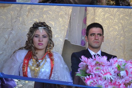 Hakkari'nin Yüksekova ilçesinde 22-23-10.2011 Ekim Dünya evine giren bazı çiftlerimizi sizler için sayfamıza taşıdık. Yüksekova Güncel ailesi olarak tüm çiftlerimize mutluluklar dileriz.