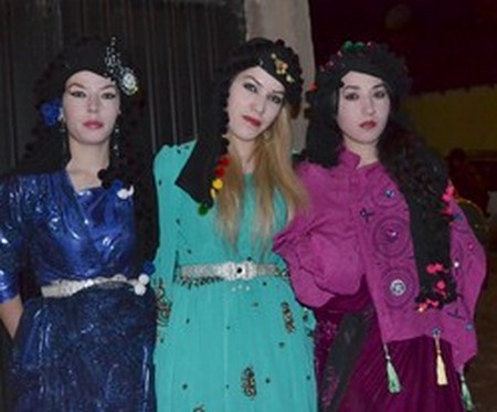 Hakkari'nin Yüksekova ilçesinde 22-23-10.2011 Ekim Dünya evine giren bazı çiftlerimizi sizler için sayfamıza taşıdık. Yüksekova Güncel ailesi olarak tüm çiftlerimize mutluluklar dileriz.