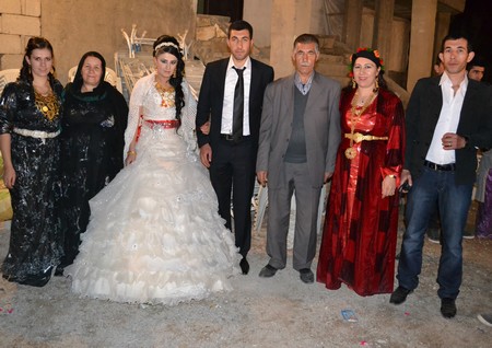 Hakkari'nin Yüksekova ilçesinde 22-23-10.2011 Ekim Dünya evine giren bazı çiftlerimizi sizler için sayfamıza taşıdık. Yüksekova Güncel ailesi olarak tüm çiftlerimize mutluluklar dileriz.