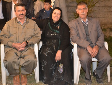Hakkari'nin Yüksekova ilçesinde 22-23-10.2011 Ekim Dünya evine giren bazı çiftlerimizi sizler için sayfamıza taşıdık. Yüksekova Güncel ailesi olarak tüm çiftlerimize mutluluklar dileriz.