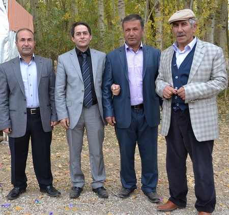 Hakkari'nin Yüksekova ilçesinde 22-23-10.2011 Ekim Dünya evine giren bazı çiftlerimizi sizler için sayfamıza taşıdık. Yüksekova Güncel ailesi olarak tüm çiftlerimize mutluluklar dileriz.