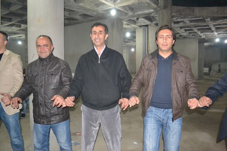 Hakkari'nin Yüksekova ilçesinde 22-23-10.2011 Ekim Dünya evine giren bazı çiftlerimizi sizler için sayfamıza taşıdık. Yüksekova Güncel ailesi olarak tüm çiftlerimize mutluluklar dileriz.