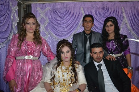 Hakkari'nin Yüksekova ilçesinde 22-23-10.2011 Ekim Dünya evine giren bazı çiftlerimizi sizler için sayfamıza taşıdık. Yüksekova Güncel ailesi olarak tüm çiftlerimize mutluluklar dileriz.