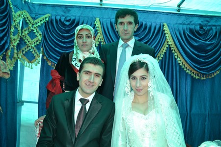 Hakkari'nin Yüksekova ilçesinde 22-23-10.2011 Ekim Dünya evine giren bazı çiftlerimizi sizler için sayfamıza taşıdık. Yüksekova Güncel ailesi olarak tüm çiftlerimize mutluluklar dileriz.