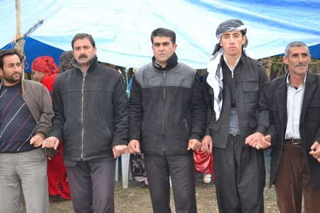 Hakkari'nin Yüksekova ilçesinde 22-23-10.2011 Ekim Dünya evine giren bazı çiftlerimizi sizler için sayfamıza taşıdık. Yüksekova Güncel ailesi olarak tüm çiftlerimize mutluluklar dileriz.
