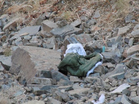 Çukurca'nın Kazan Vadisi'nde (Gelyê Tiyarê) hem incelemelerde bulunmak hem de isimleri açıklanan ancak cenazeleri bulunmayan PKK'lileri aramak için bölgeye giden heyet, 4 PKK'linin cenazesine ulaştı. 