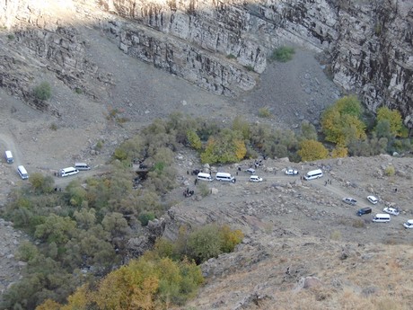 Çukurca'nın Kazan Vadisi'nde (Gelyê Tiyarê) hem incelemelerde bulunmak hem de isimleri açıklanan ancak cenazeleri bulunmayan PKK'lileri aramak için bölgeye giden heyet, 4 PKK'linin cenazesine ulaştı. 