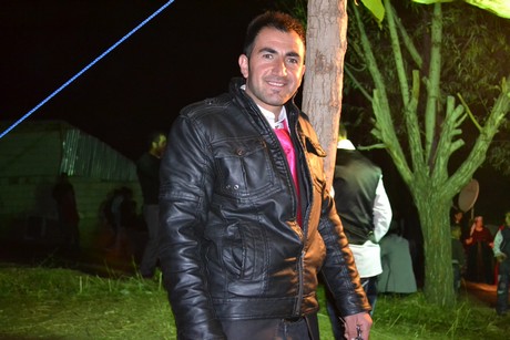 Hakkari'nin Yüksekova ilçesinde 22-23-10.2011 Ekim Dünya evine giren bazı çiftlerimizi sizler için sayfamıza taşıdık. Yüksekova Güncel ailesi olarak tüm çiftlerimize mutluluklar dileriz.