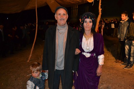 Hakkari'nin Yüksekova ilçesinde 22-23-10.2011 Ekim Dünya evine giren bazı çiftlerimizi sizler için sayfamıza taşıdık. Yüksekova Güncel ailesi olarak tüm çiftlerimize mutluluklar dileriz.