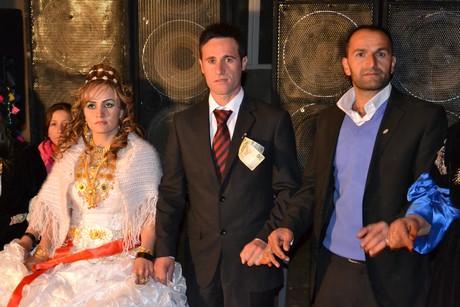 Hakkari'nin Yüksekova ilçesinde 22-23-10.2011 Ekim Dünya evine giren bazı çiftlerimizi sizler için sayfamıza taşıdık. Yüksekova Güncel ailesi olarak tüm çiftlerimize mutluluklar dileriz.