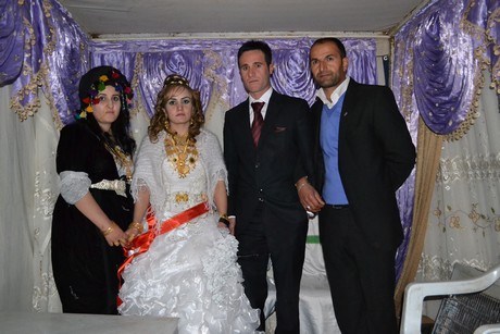 Hakkari'nin Yüksekova ilçesinde 22-23-10.2011 Ekim Dünya evine giren bazı çiftlerimizi sizler için sayfamıza taşıdık. Yüksekova Güncel ailesi olarak tüm çiftlerimize mutluluklar dileriz.